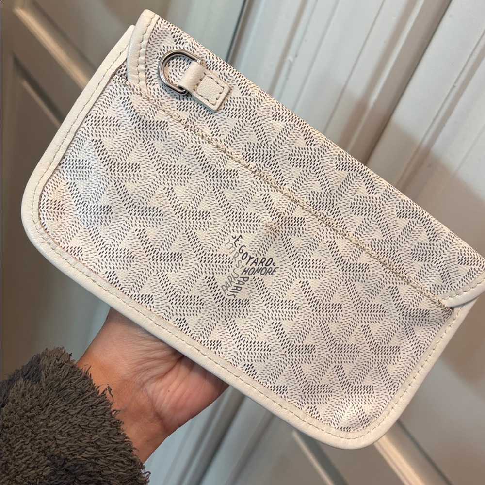 🖤 Cream/White Monogram Print Snap Wallet Pouch 🖤 - Picture 2 of 7